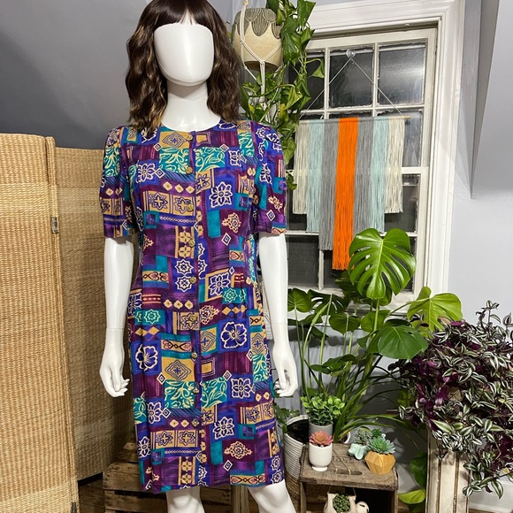 Vibrant Vintage Button-up Dress - Picture 2 of 10